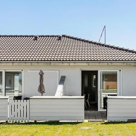 Дом отдыха Lovely In With House Sea View